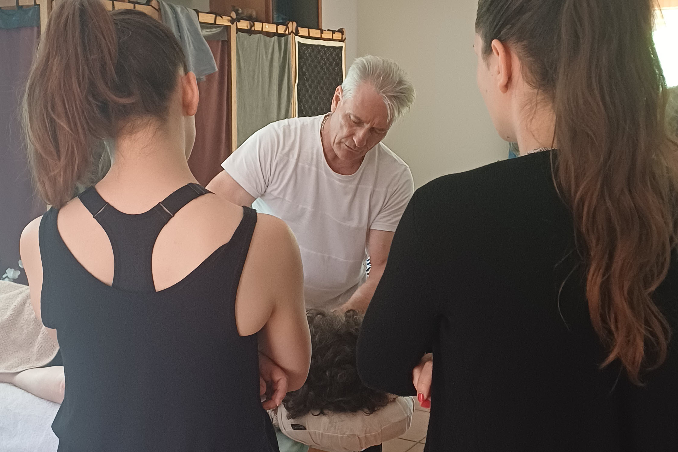 Geste du Massage Sensoriel Combiné à l’huile