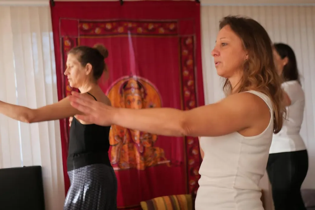 Accueil 2026 Laëtitia Campi guide un atelier de mouvement et d'expression corporelle